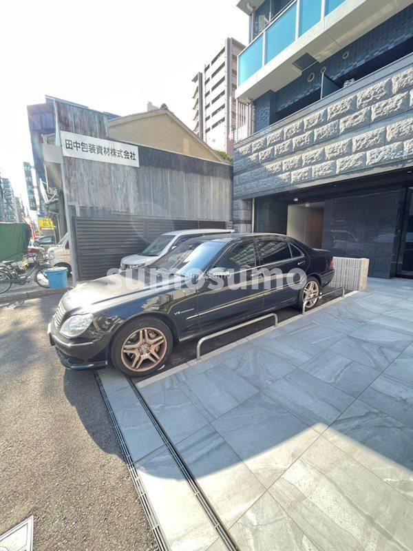 プレサンス心斎橋ソレイユの駐車場