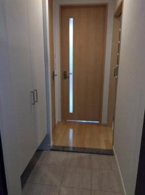 メゾンパルティールの玄関|収納もある玄関です