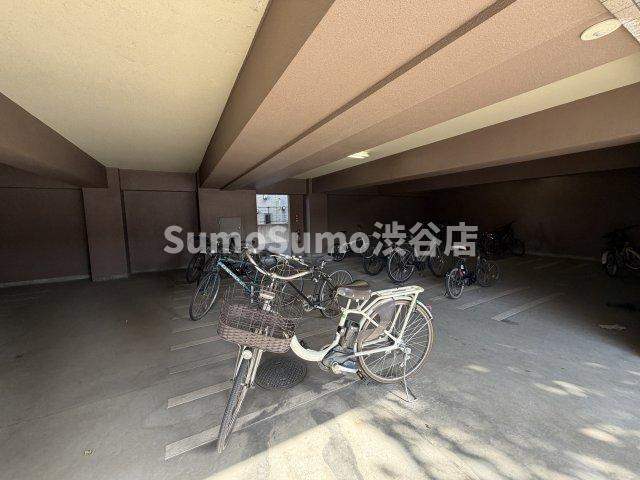 ルーブル都立大学Ⅱの駐車場
