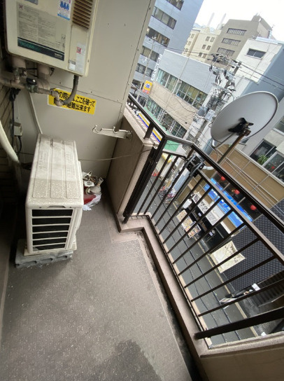 朝日プラザ心斎橋北のバルコニー|外からの目が気にならないバルコニーで洗濯物が干せます