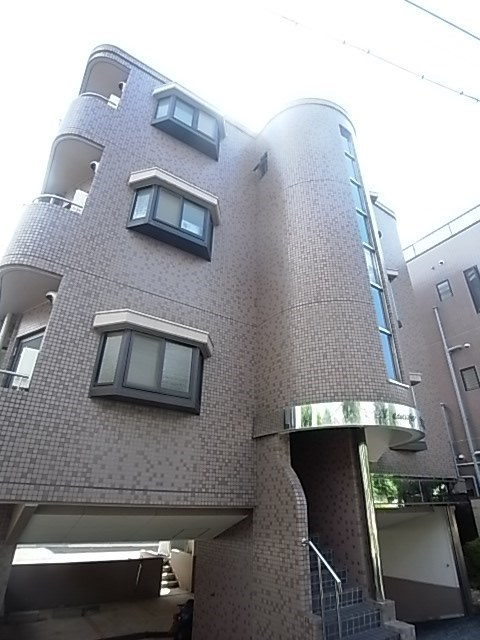 ベルカンポ宝津のエントランス