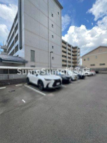 ラピスボヌールの駐車場