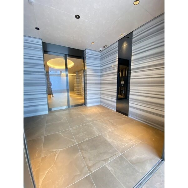 リンクハウス難波元町のエントランス|毎日通るエントランスはこのようになっています