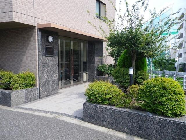 ルーブル都立大学Ⅱのエントランス