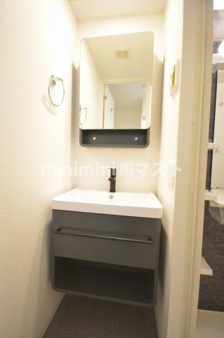 セレニテ難波グランデノールの洗面所