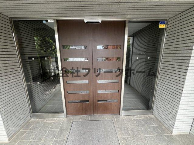 小金井市緑町５丁目の賃貸マンションのエントランス