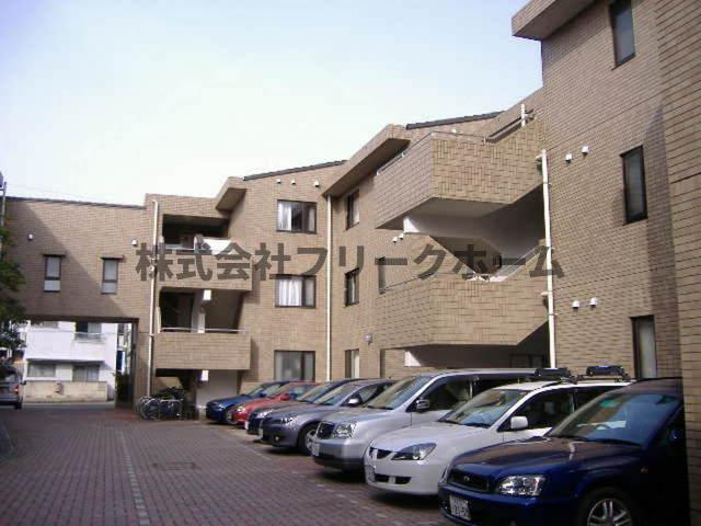 グリーンヒルズの駐車場