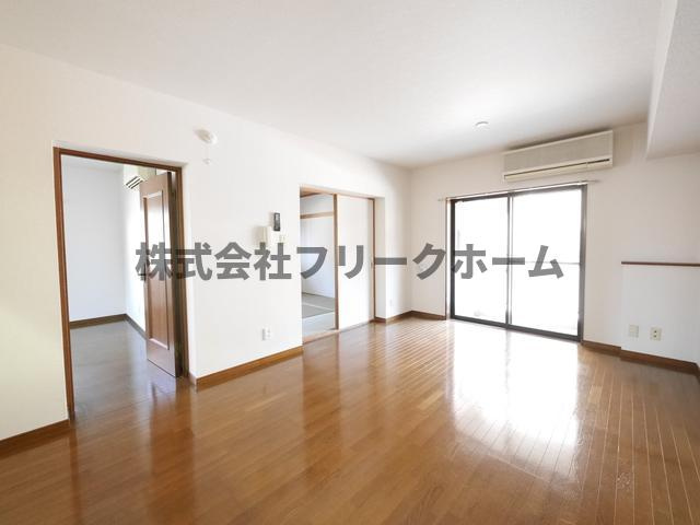 グリーンヒルズの居間・リビング