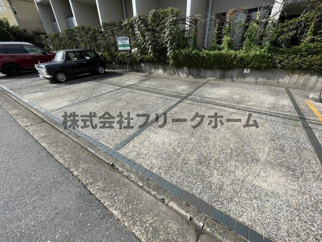 武蔵野市吉祥寺東町３丁目の賃貸マンションの駐車場