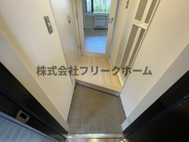 武蔵野市吉祥寺東町３丁目の賃貸マンションの玄関