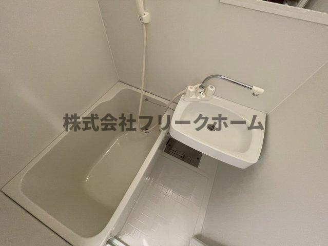 武蔵野市吉祥寺東町３丁目の賃貸マンションの浴室