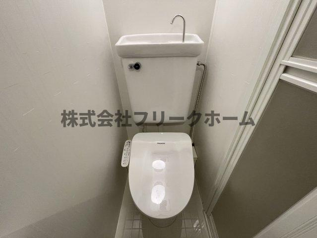 武蔵野市吉祥寺東町３丁目の賃貸マンションのトイレ