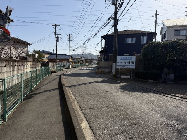 平塚市根坂間の前面道路含む現地写真