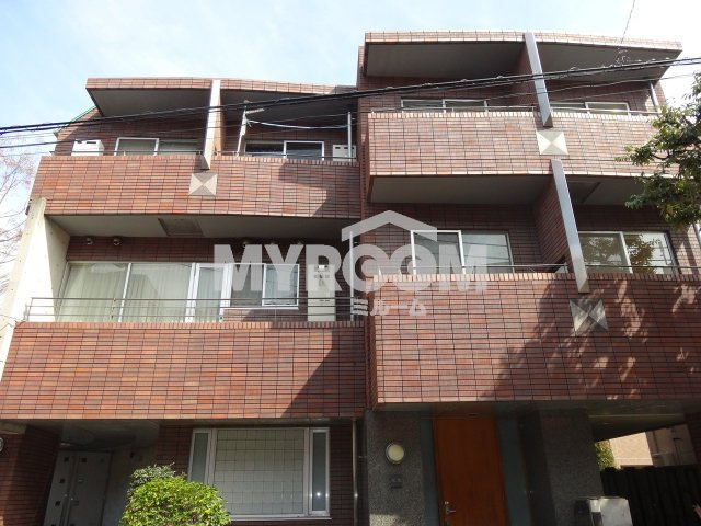 ピエタテールのその他|外壁タイル張りの外観です★