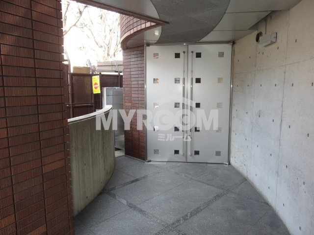 ピエタテールのエントランス|エントランス