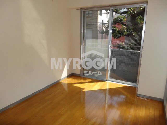 ピエタテールの居間・リビング|オールフローリングの洋室です☆（同一仕様写真）