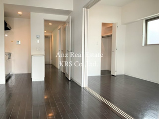 【居間・リビング】 | アネスト北堀江 | 間仕切りを開けると約18帖の広々とした空間が生まれます！