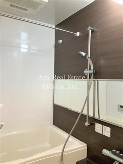 【浴室】 | アネスト北堀江 | 雨の日も安心して洗濯物が干せます！追炊機能も付いています！