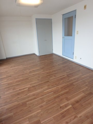 メゾンマロニエの洋室