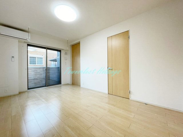 茅ヶ崎市出口町のアパートの居間・リビング