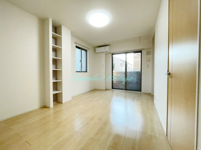 茅ヶ崎市出口町のアパートの居間・リビング