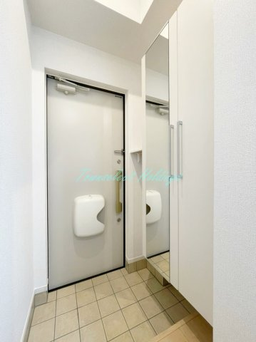 ホワイトウェル湘南の玄関