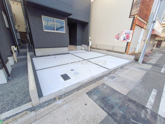 尾頭橋1期の駐車場