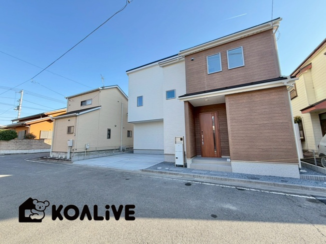 【外観】 | 前橋市六供町　新築住宅 | 完成済み！いつでも新生活を始めることができます。
開放感あるLDK！
陽当り、風通しも良い暖かな住まいです。
KOALIVE （コアライブ）【0120-919-727】