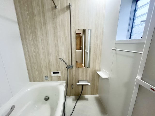 「木の香りが広がる家」南国市上野田　中古一戸建ての浴室|掃除のしやすいユニットバスです♪