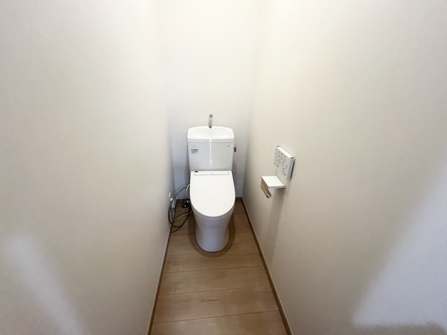 南国市上野田　中古一戸建ての玄関|ペンダントライトが輝くおしゃれな玄関♪