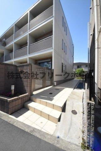 小金井市梶野町４丁目の賃貸マンションのエントランス