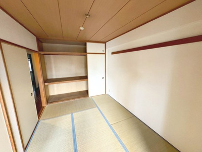 【和室】 | レックスマンション住之江公園 | 奥行きのある押し入れ付きの和室です♪