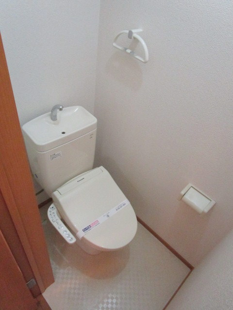 メゾン南林間Ⅱのトイレ|洗浄便座付き