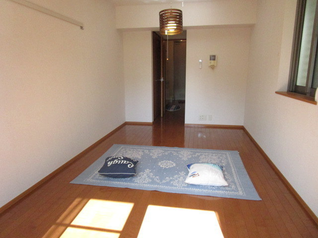 メゾン南林間Ⅱの居間・リビング