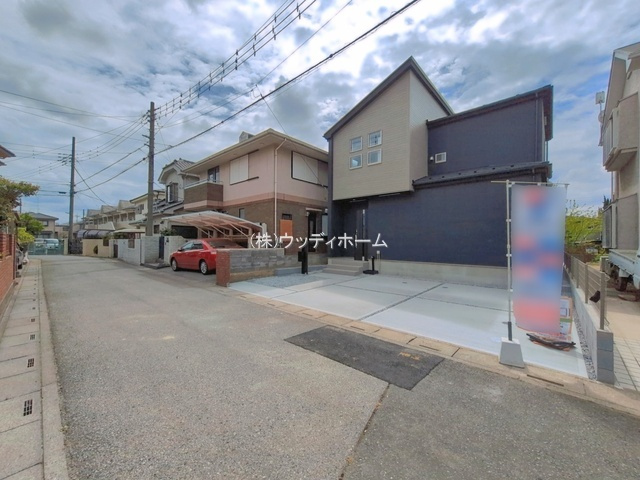 春日部市下蛭田4期　新築一戸建ての前面道路含む現地写真