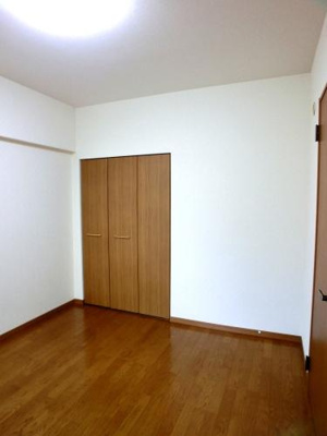 【洋室】 | ヴィラージュ荷稲