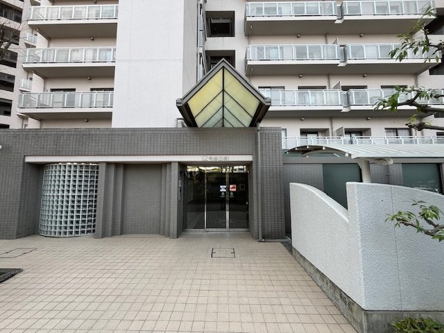 ローレルスクエア和泉中央B棟のエントランス
