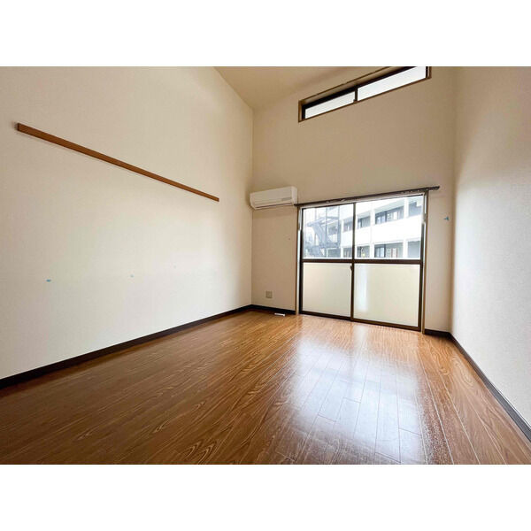 ファーストビレッジの居間・リビング