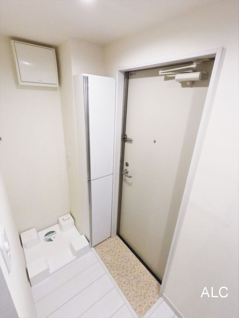 新宿区市谷台町の賃貸マンションの玄関|同仕様