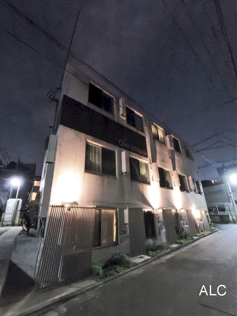新宿区市谷台町の賃貸マンションの外観