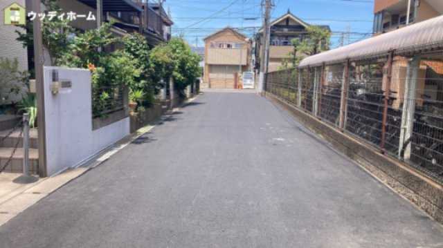 越谷市赤山町2丁目　新築一戸建ての前面道路含む現地写真