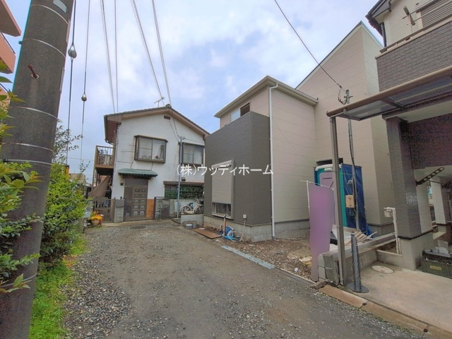 越谷市赤山町2丁目　新築一戸建ての前面道路含む現地写真