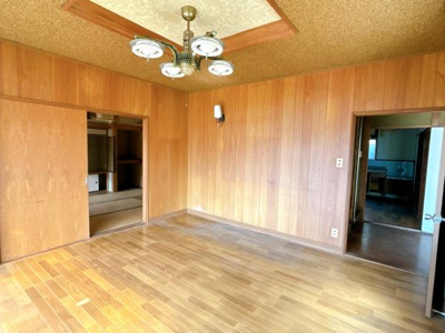 【洋室】 | 下松市生野屋西3丁目戸建 | 約８帖の１階洋間