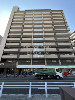 【外観】 | 一階がコンビニ♪存在感溢れるマンションです♪