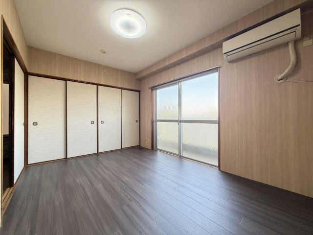 マンション綾の洋室