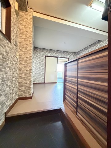 マンション綾の玄関