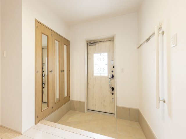 福島市方木田字石田の玄関