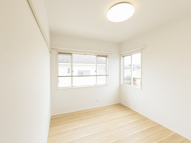 福島市方木田字石田の洋室