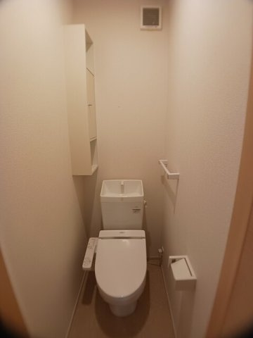 エルヴィエント　　刈谷市近郊の賃貸はクラスホーム刈谷店のトイレ|落ち着いた色調のトイレです