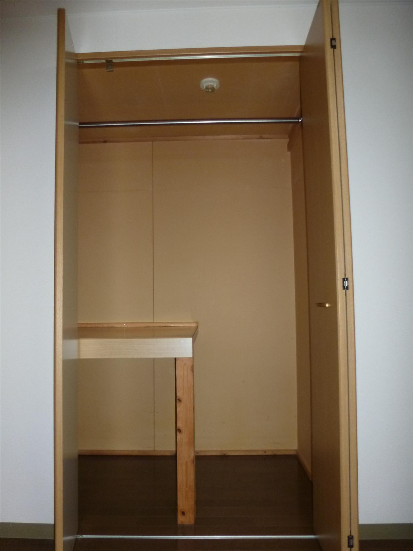 トピアⅡの収納|※反転間取　実際の色や建具は異なります。